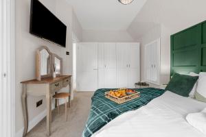 Relax at Little Hawkcliffe