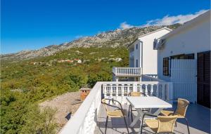 1 Bedroom Nice Apartment In Jablanac 