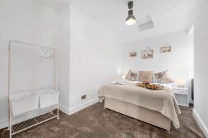Relax at Little Hawkcliffe