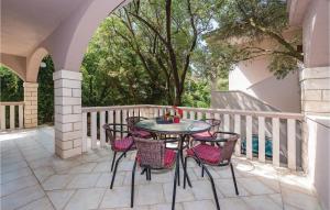 1 Bedroom Stunning Apartment In Grebastica 