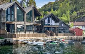 3 Bedroom Awesome Home In Hebnes - Hebnes