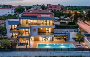 Nice Home In Fazana With House Sea View 