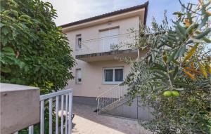 2 Bedroom Stunning Apartment In Pula 