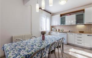 2 Bedroom Stunning Apartment In Pula 