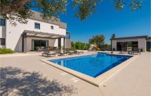 Lovely Home In Poljica With Sauna