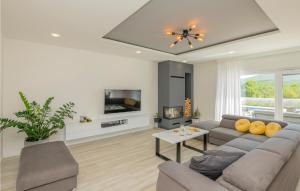 Lovely Home In Poljica With Sauna 