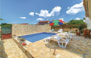 Cozy Home In Primorski Dolac With Wifi