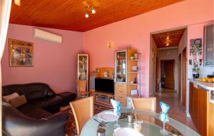 Gorgeous Apartment In Prizba With Wifi