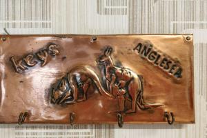 Saltbush - Ideally located and modernised MCM Beach House