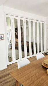 Saltbush - Ideally located and modernised MCM Beach House