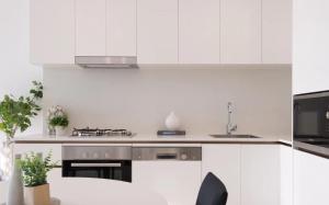 Modern 5-Guest Pool Retreat for Family & Business