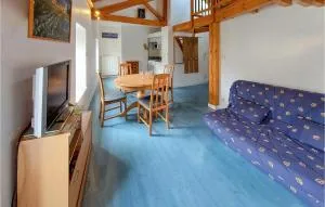 Stunning Apartment In Usson-En-Forez - Jullianges