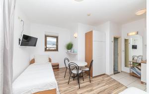 Lovely Apartment In Kastel Stafilic