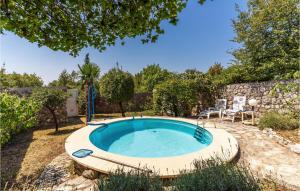 2 Bedroom Cozy Apartment In Jadranovo