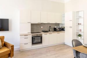 DeLuxe I36 City Center Suite with 4BEDRM, 2BATHRM