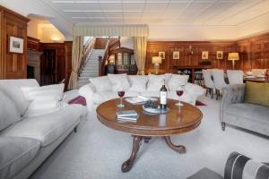 Richmond Place - Apartment in Private Mansion with Private Spa - Ridgestone