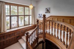 Richmond Place - Apartment in Private Mansion with Private Spa - Ridgestone