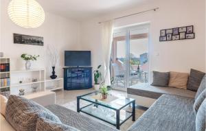 3 Bedroom Gorgeous Apartment In Marcana