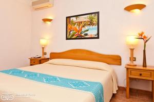 Classical Residence Baia delle Palme 2 Bedroom apartment sleeps 6 persons T6