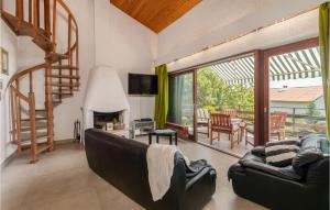 Nice Home In Dramalj With Wifi 