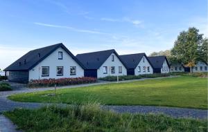 Lovely Home In Kerkdriel With Lake View