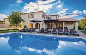 Beautiful Home In Turcic With Wifi