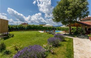 Five-Bedroom Holiday Home In Vinjani Donji