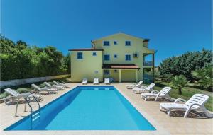 1 Bedroom Stunning Apartment In Porec 