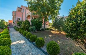 Four-Bedroom Holiday Home In Miranje