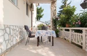 Beautiful Apartment In Valbandon