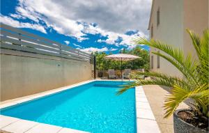 2 Bedroom Cozy Home In Kras 