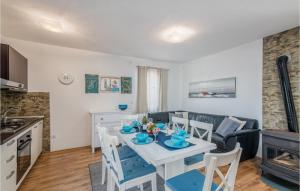 2 Bedroom Cozy Home In Kras 