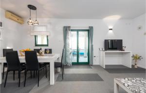 Lovely Home In Mandre With Kitchen