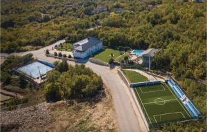 Awesome Home In Gornje Podbablje