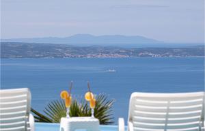 3 Bedroom Beautiful Home In Podstrana 