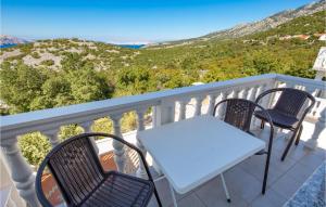 Nice Apartment In Jablanac With Kitchen