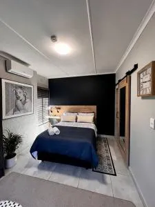 Navy Pearls - Vosloorus