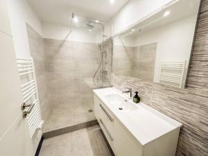 Appartements T2 refait a neuf en plein centre-ville de Sanary : photos des chambres