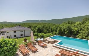 Awesome Home In Gornje Podbablje