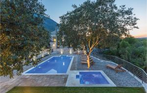 Six-Bedroom Holiday Home In Zagvozd