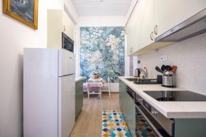 Deluxe Home in Art Nouveau House- with GARAGE