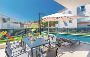 Amazing Home In Biograd With Kitchen 