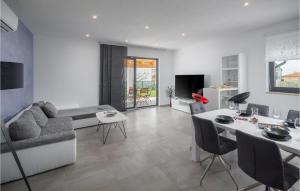 3 Bedroom Awesome Home In Novigrad 