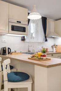 Old Town Cozy Apartment Steps from Diocletian Palace