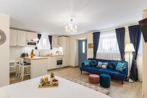 Stylish Old Town Studio Walk to Diocletians Palace & Beach
