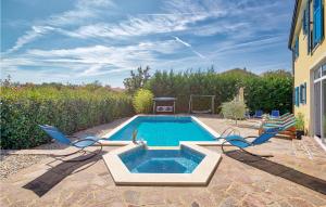 Awesome Home In Naselje Muzini 