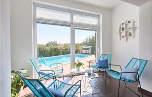 Awesome Home In Naselje Muzini