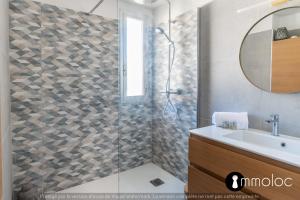 Air-conditioned apartment facing the port of Saint Laurent with 2 bedrooms