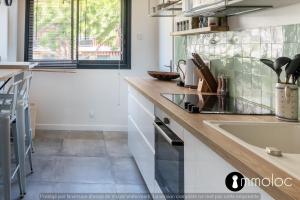 Air-conditioned apartment facing the port of Saint Laurent with 2 bedrooms