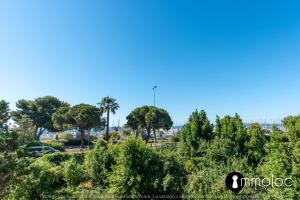 Air-conditioned apartment facing the port of Saint Laurent with 2 bedrooms